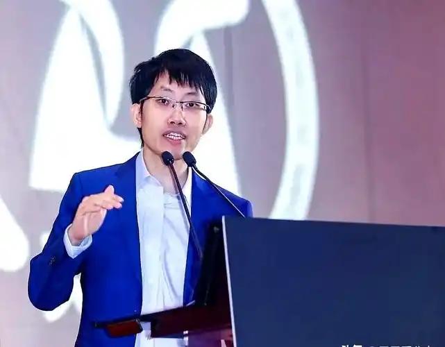 不到一年，被捧上神坛的"英雄"成了"人人喊打的过街老鼠"，国家是时候出手管