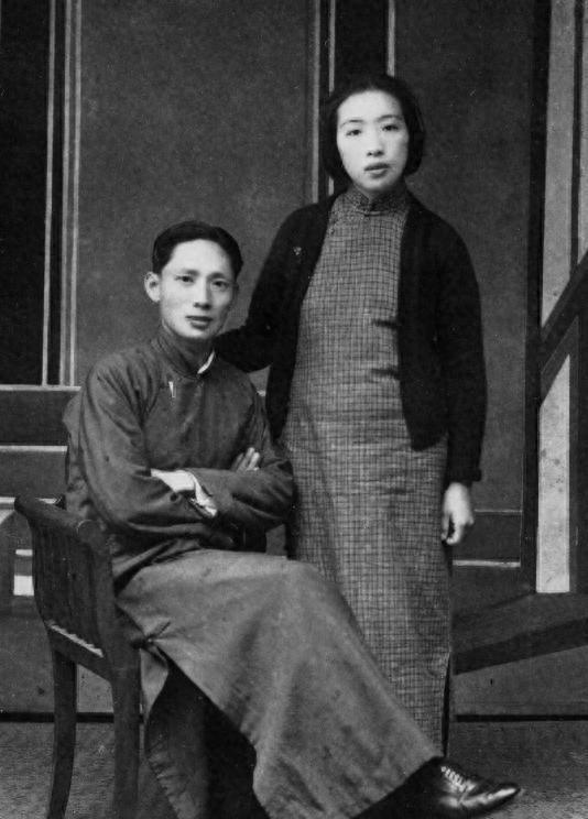 杭州解放后，粟裕接到故人遗孀来信，立刻命令备车亲自赶赴她家探望慰问1949年