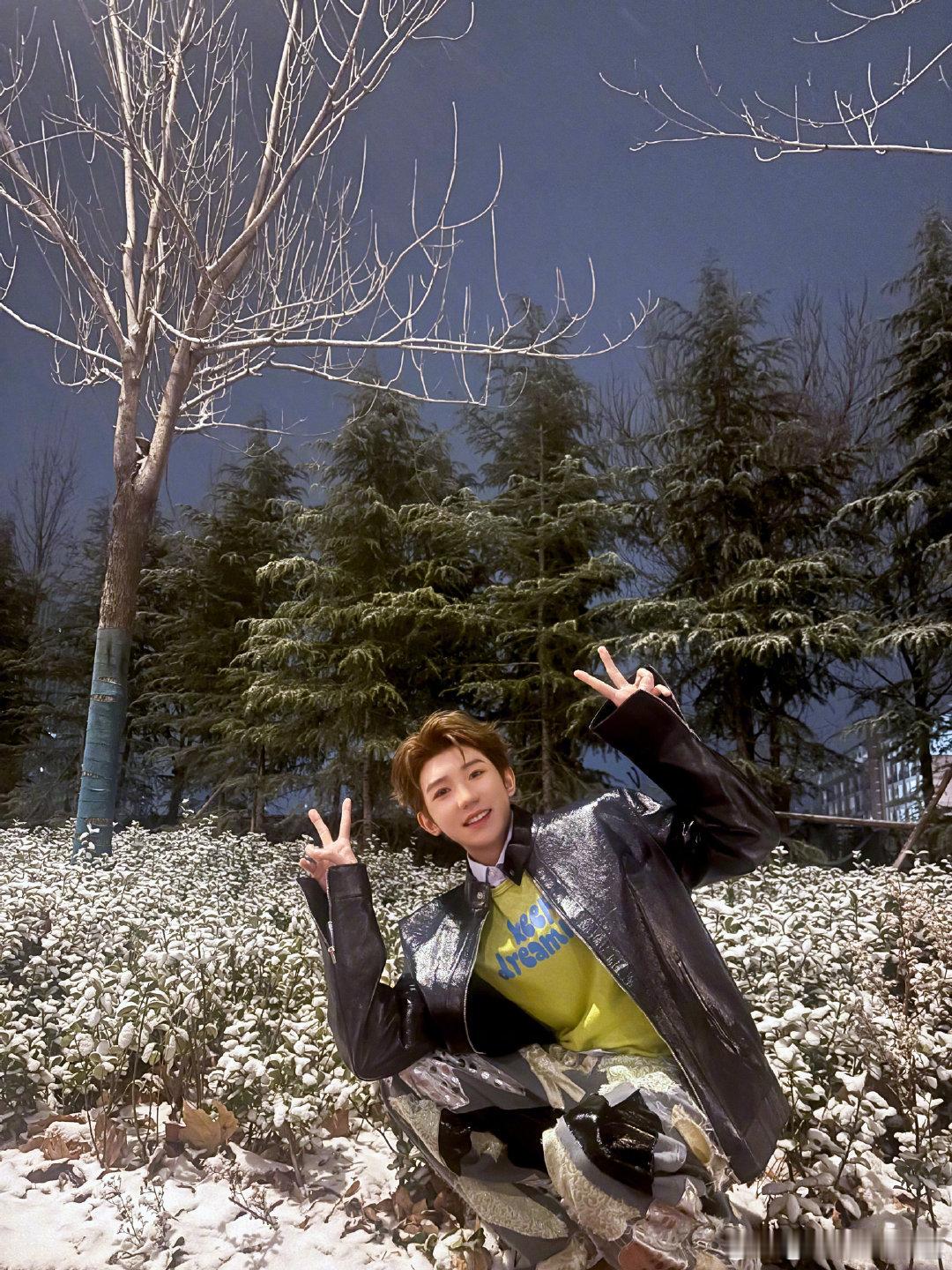 王源吃减脂餐王源不爱吃辣白菜嗯嗯