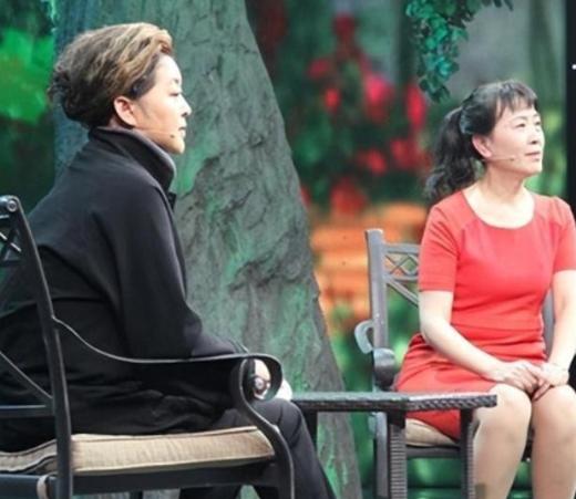 1970年云南大地震，老兵徒手救出14名女兵，45年后再见他月薪仅1200，姑娘