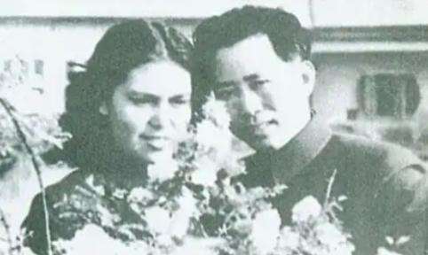 1939年，去苏联学习的刘亚楼，突然得知，自己在延安的妻子凌漪竟然和一位红军干部