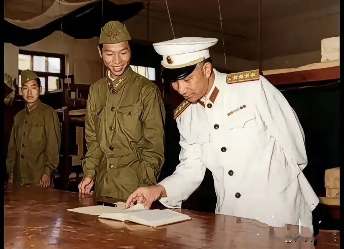 1957年，时任总参谋长粟裕大将到沈阳军区视察工作期间，来到46军连队的战士宿舍