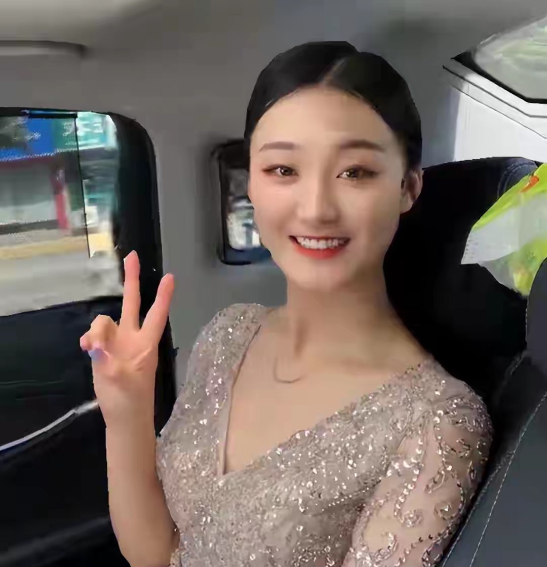 曾经风光无限的百万网红陈亚男，在创业失败后黯然回到小县城。她那段"如果可以重来"