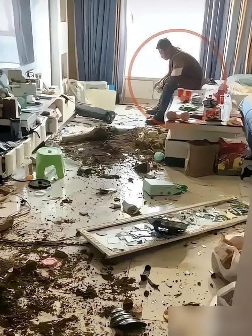 一位妻子自己不上班，全职家庭主妇，育有两个十岁以下的小孩，一周要吃两，三个榴莲，