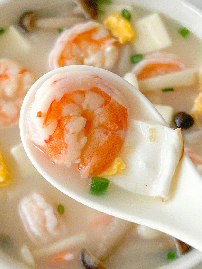 冬天超适合来一碗香喷喷的白玉鲜香豆腐汤～