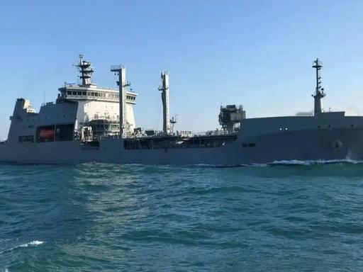 新西兰军舰再次窜越台湾海峡，跟踪监控随航不是个好办法。有人提议，直接拦截不允许通