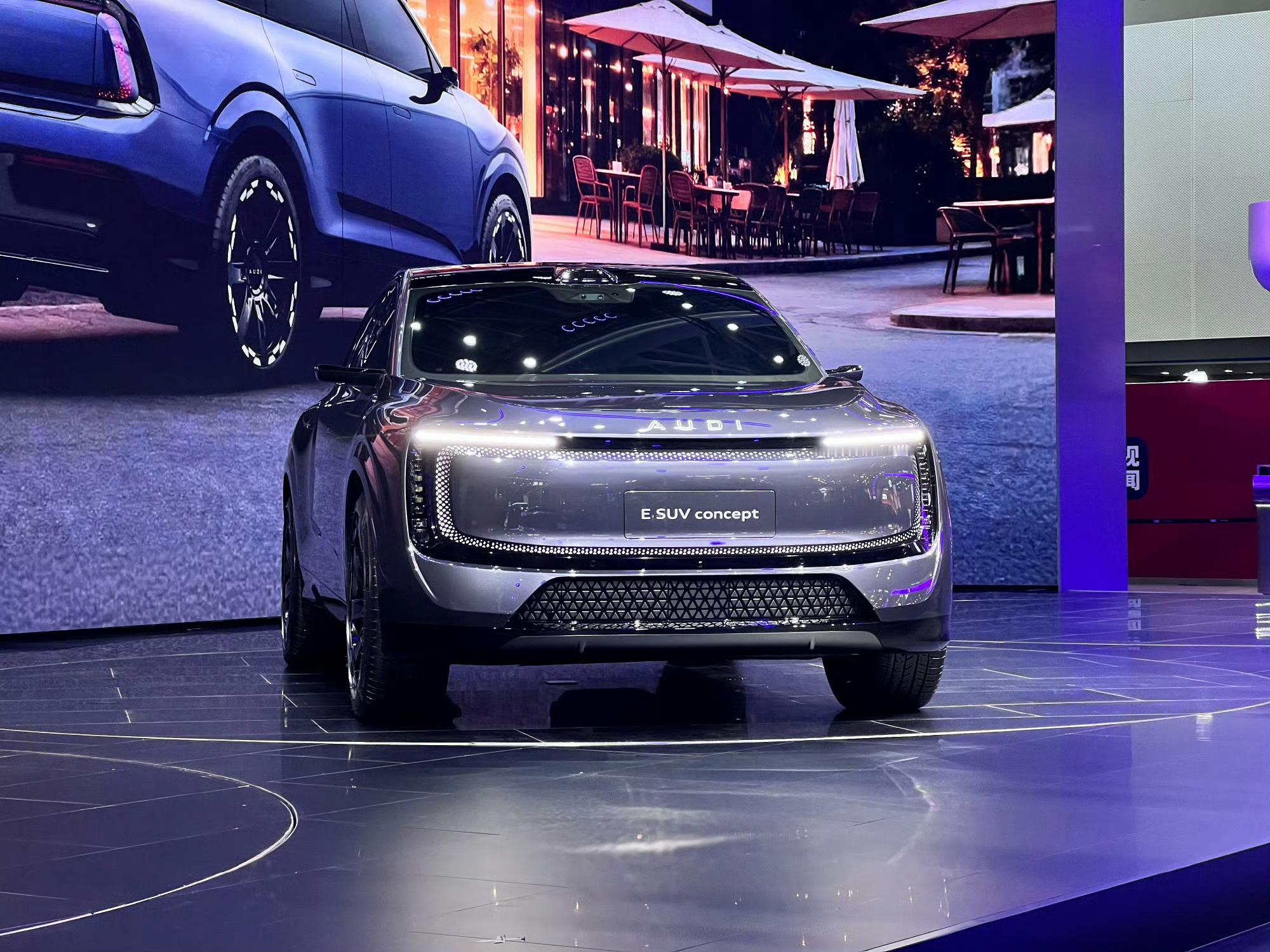 奥迪全新概念车，是未来出行的“具象化预告”！以800V高压架构、固态电池筑牢性能