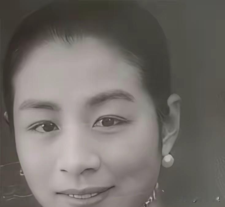 1947年深夜，57岁的北交大校长张福运，悄悄来到17岁养女叶奕华房间。你没看错