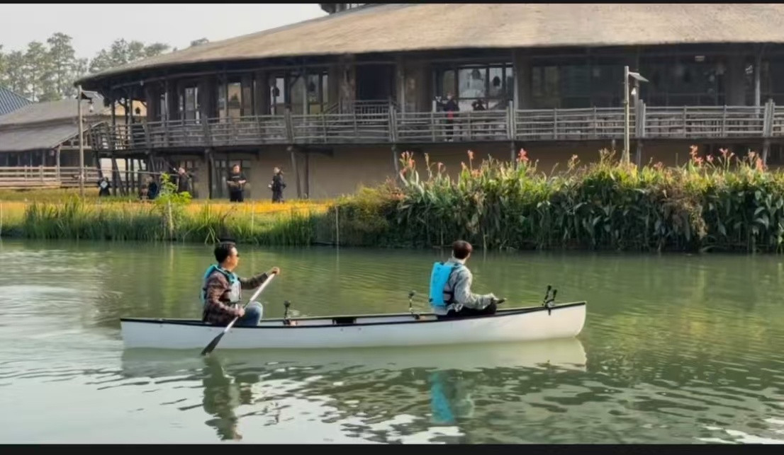 黄磊张艺兴划船路透黄磊张艺兴划船黄磊张艺兴划船路透，不错不错，