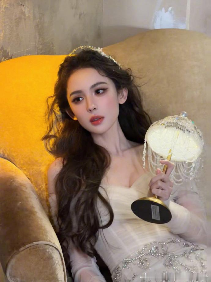 娜扎真是神来着的娜扎维纳斯降临古力娜扎，你是女神吗？怎么可以这么美？美到不像真