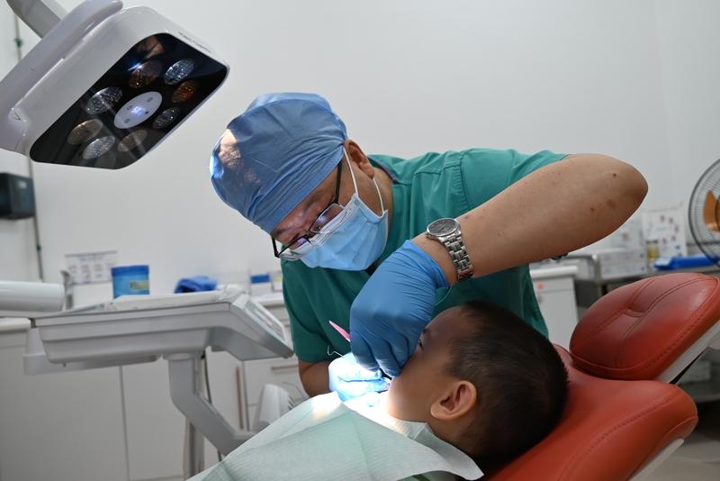 为什么洗牙的时候如此“酸爽”?洗牙时那股“酸爽”劲，相信很多人都体验过。这酸爽