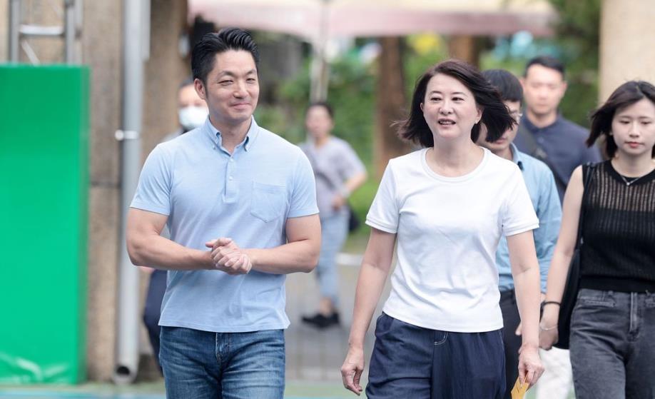 民进党发起的大恶罢今天投票，原来大家顾虑天气是否因台风受影响，但今早台北天气相对