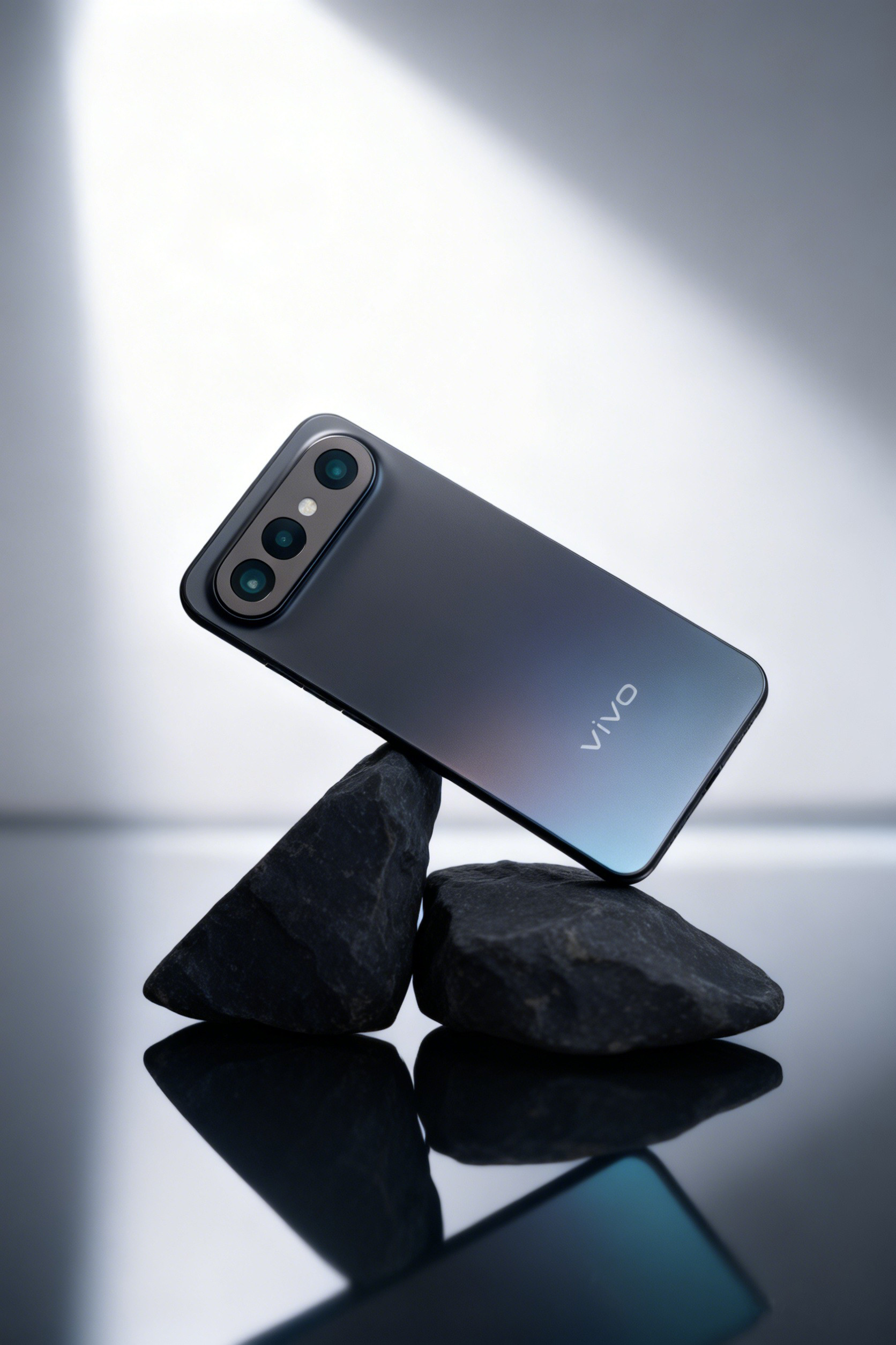 最近在用vivoS50Promini「深空黑」，这种一手掌控的尺寸太舒服了