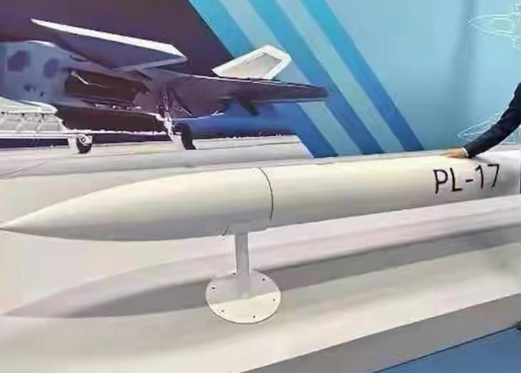 美:阿中你家到底闹哪样啊中:咋的了这是美:你家霹雳17又是咋回事啊中: