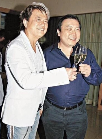 2012年，王晶和陈百祥因港姐选举节目大吵了一架，整整七年没有再联系，当陈百祥发