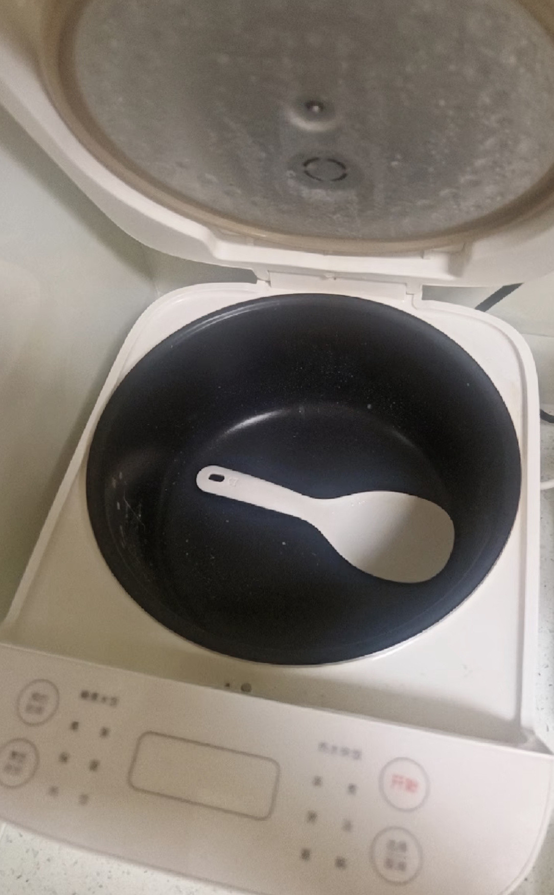 娶了个好老婆真是一人吃饱全家不饿半夜十一点半下班回家一口饭不给做我在为谁