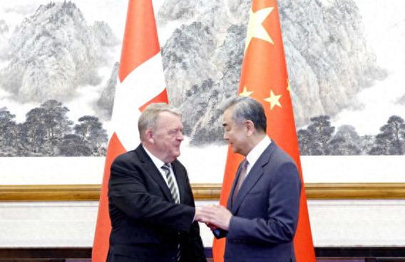 丹麦想啥呢王毅外长霸气回应万万没想到啊，丹麦外长竟然带