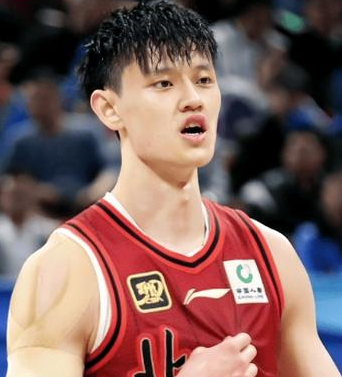 北京男篮球员曾凡博将在对阵广东的比赛当中迎来赛季首秀。据北京男篮主教练许利民透露