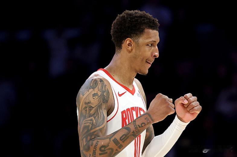 1.乌度卡。乌度卡在这两场比赛中派出了奥科吉+霍勒迪+芬尼史密斯的替补轮换取得了