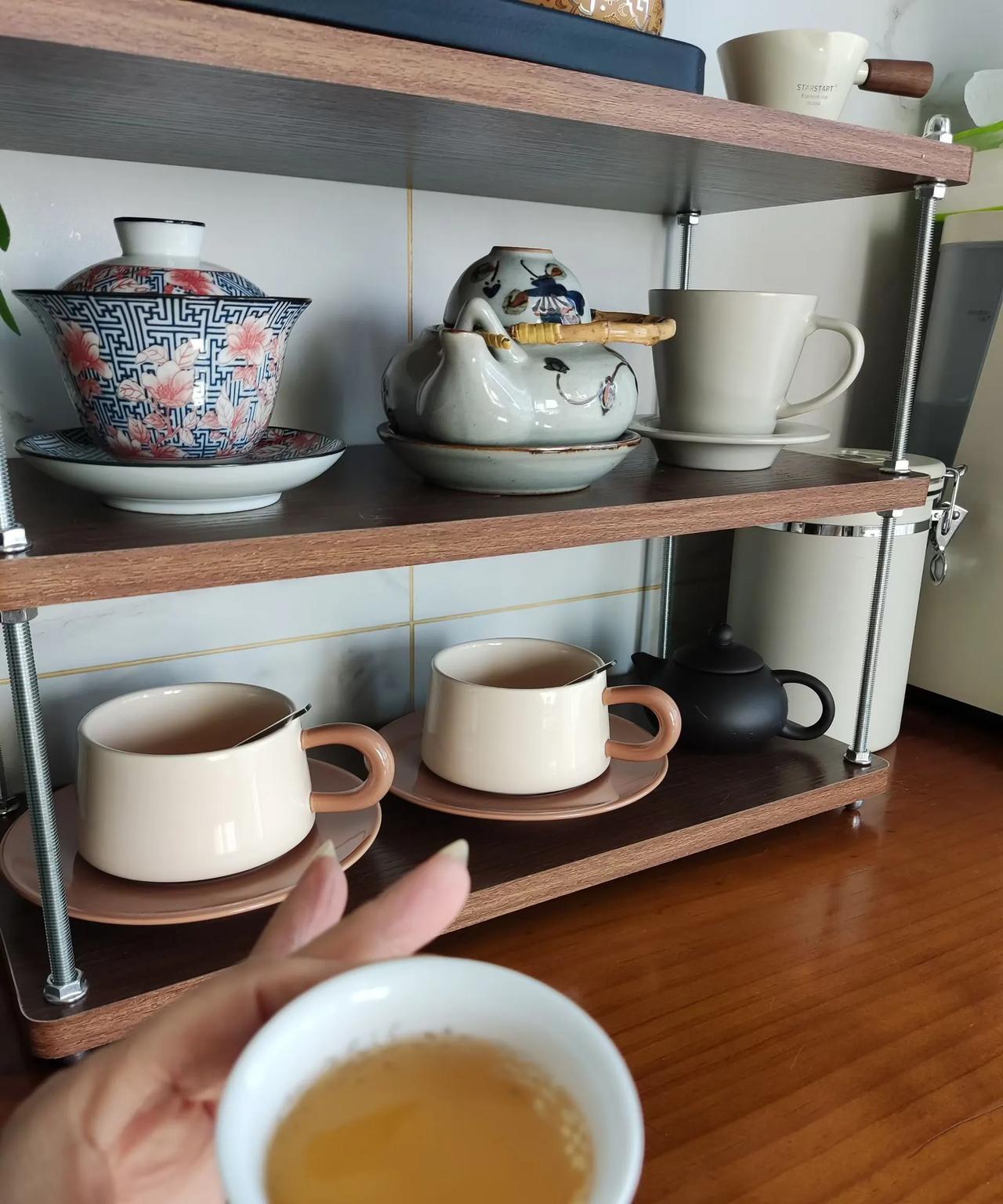 退休之后，家便成了我的整个世界……退休以后，老年大学、广场舞、麻将之类的，我一