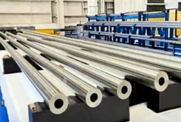 中国又一次打破国外垄断！一根17米长钢管，制造难度堪称“钢铁锻造的极限挑战”，却