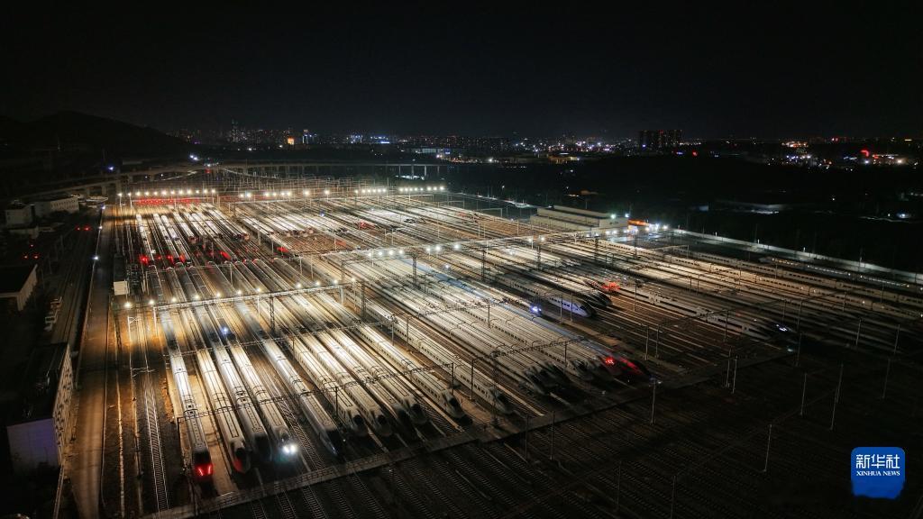 【全国铁路1月26日起实行新的列车运行图】全国铁路实行新的列车运行图1月26日零