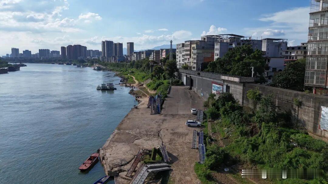 九十年代举全市之力建成郁江防洪大堤，守护贵港千家万户平安八十年代末、九十年