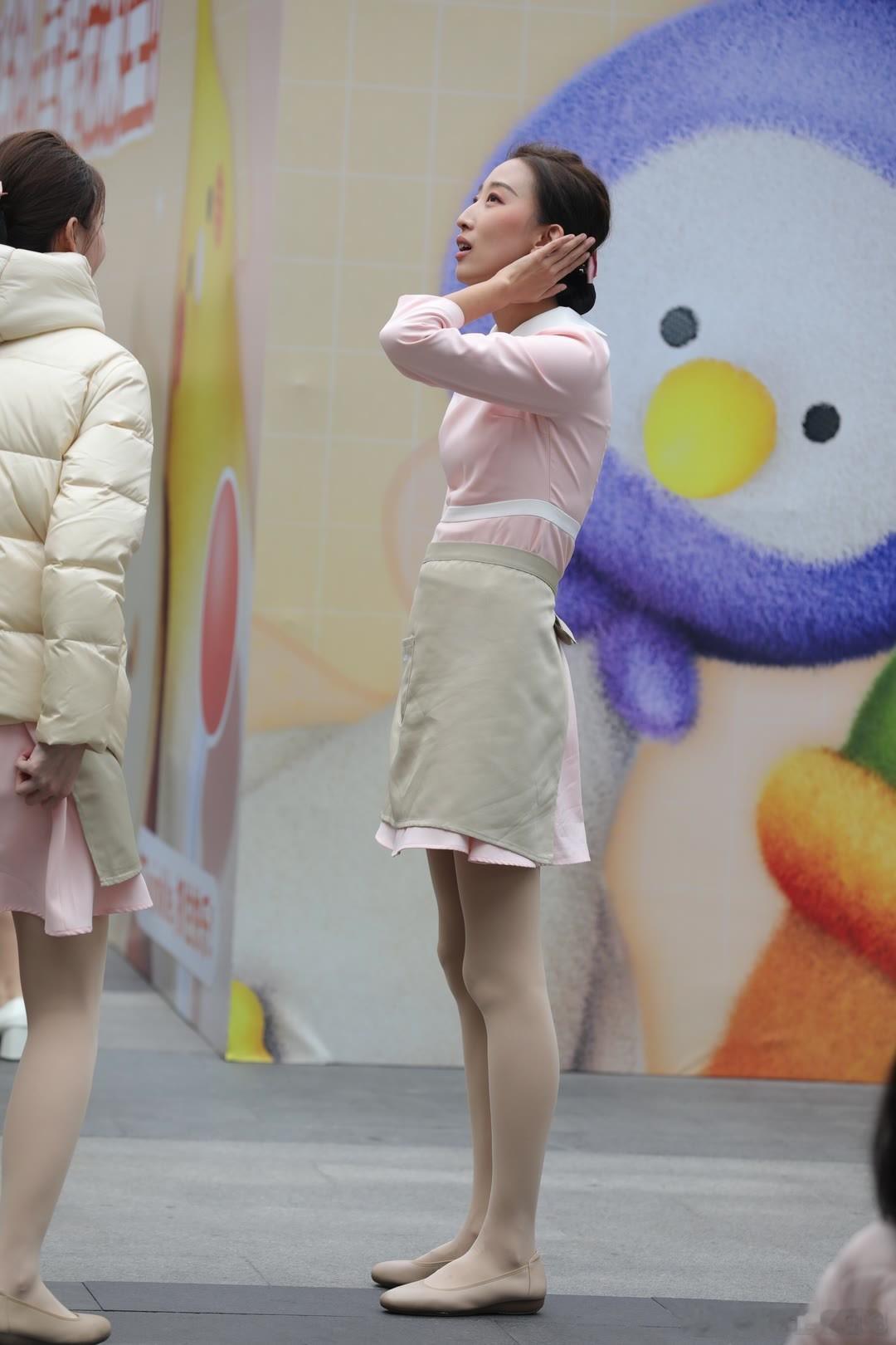 街拍这身衣服，魅力爆棚颜控正义日记的圈子美女