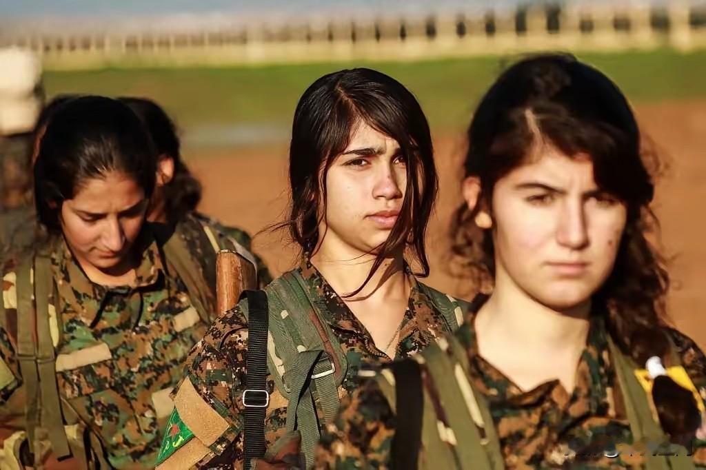 叙利亚完成统一，库尔德武装投降政府军。近日，叙利亚临时政府在全国统一进程取得