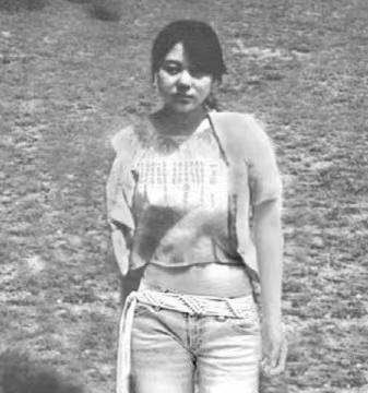 1993年，23岁年轻貌美的任雪，因杀人罪被执行枪决，行刑前，她突然张了张嘴，提