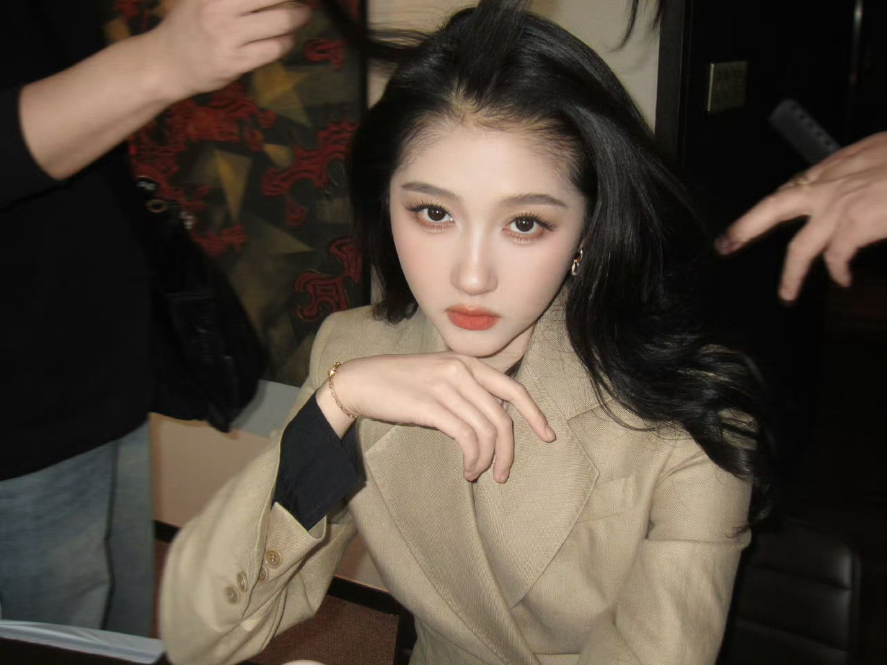 关晓彤这次造型没翻车别人的腿是腿关晓彤的腿是尺子这次造型没翻车！！很美！别人的腿