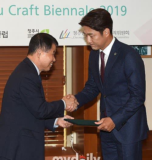 韩媒：李在明当选韩国总统根据多家韩国媒体及官方计票结果，韩国共同民主党候