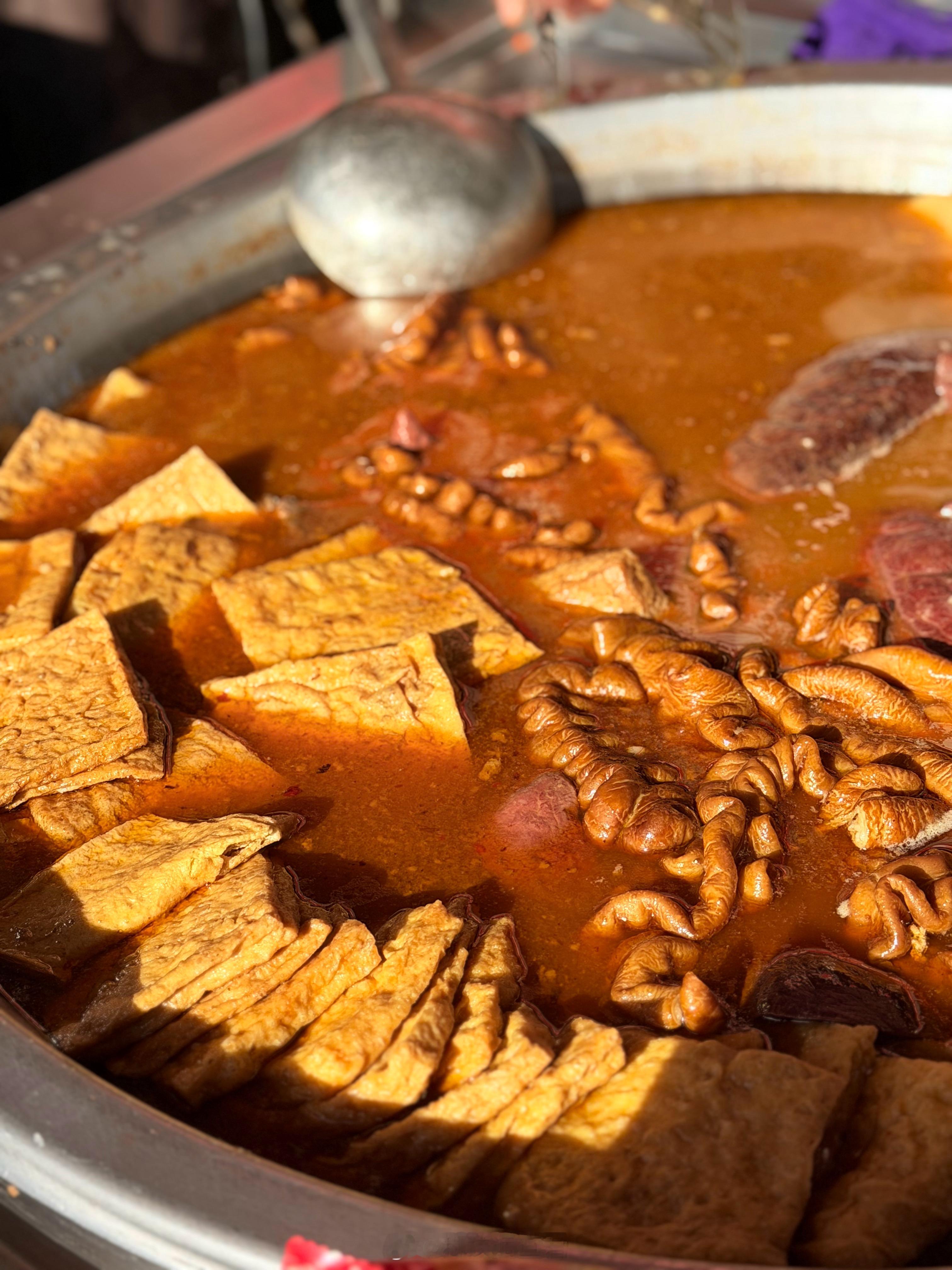 不看价格吃喝的一天有多爽刚刚干了一碗卤煮和五个水煎包，爱多少钱多少钱，吃爽了就好