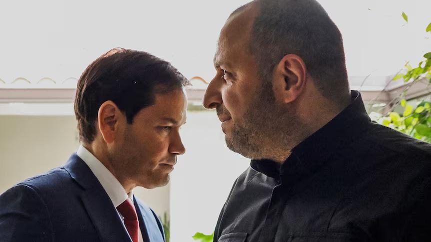 这简直是奇耻大辱，泽连斯基的代表团满怀希望飞到美国，结果连白宫的门都没摸着。特朗