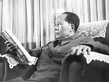 “水浒”这部书，好就好在投降。做反面教材，使人民都知道投降派。“水浒”只反贪宫