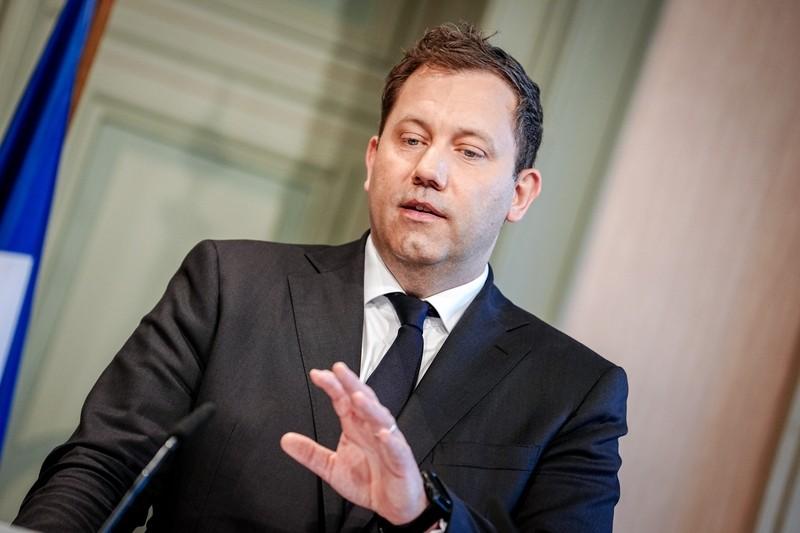 德财长当面挑衅中国！德国的副总理兼财政部长克林拜尔在当地时间2月25号的一场论坛