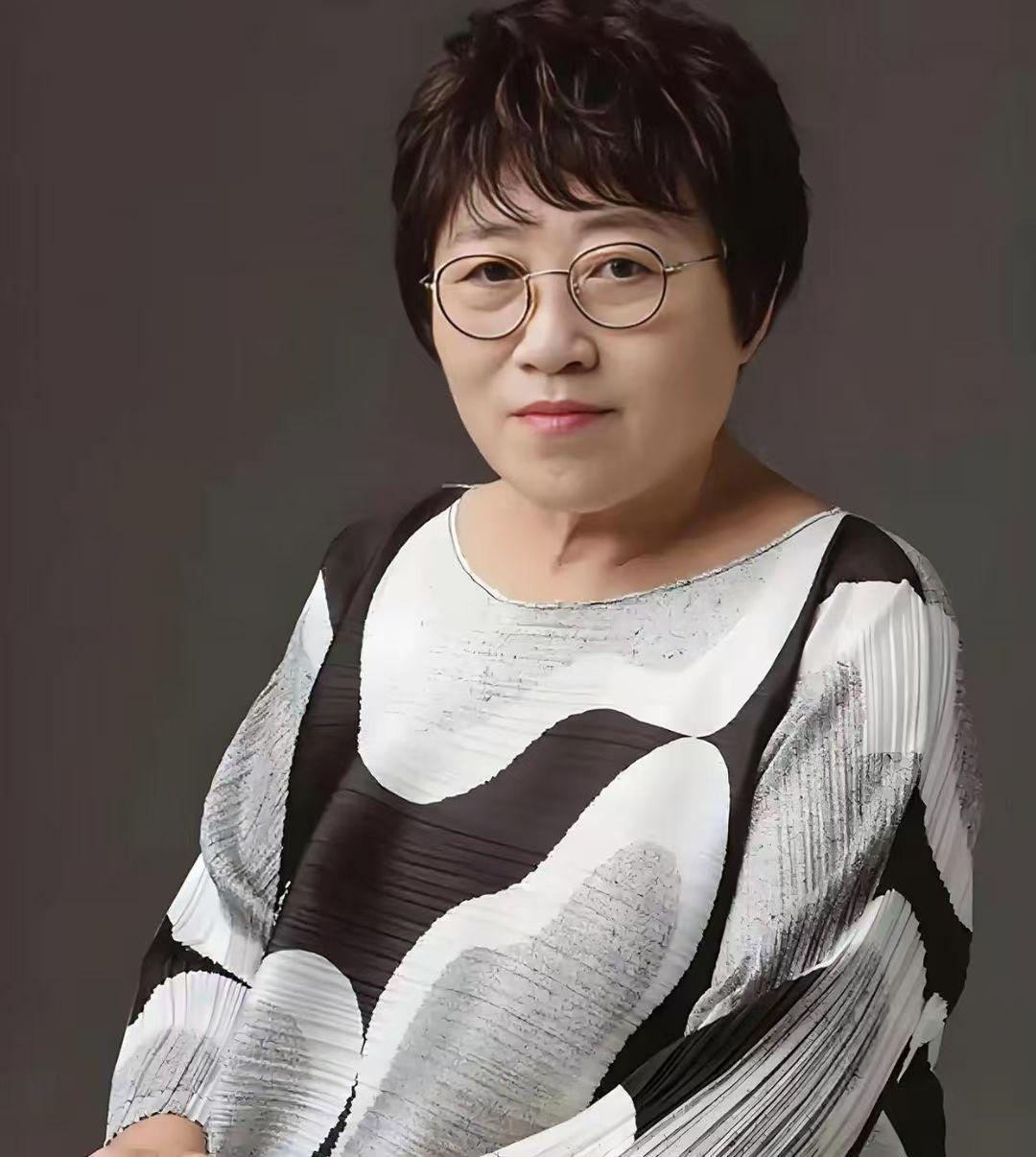 性学家说：“所有男人要记住，不管多大年纪，找女人，别光看长相和身材，那