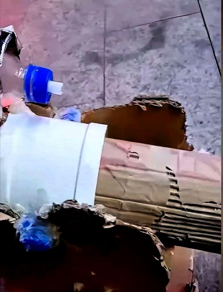 28块钱，一个10岁孩子，靠着捡来的纸壳、瓶盖、废弃水管，再加上网购的三片镜片，