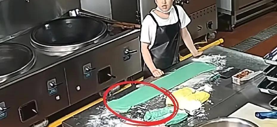 铅在空气中的污染位置大概集中在距离地面1米的位置，如果是系统性的空气铅污染，确实