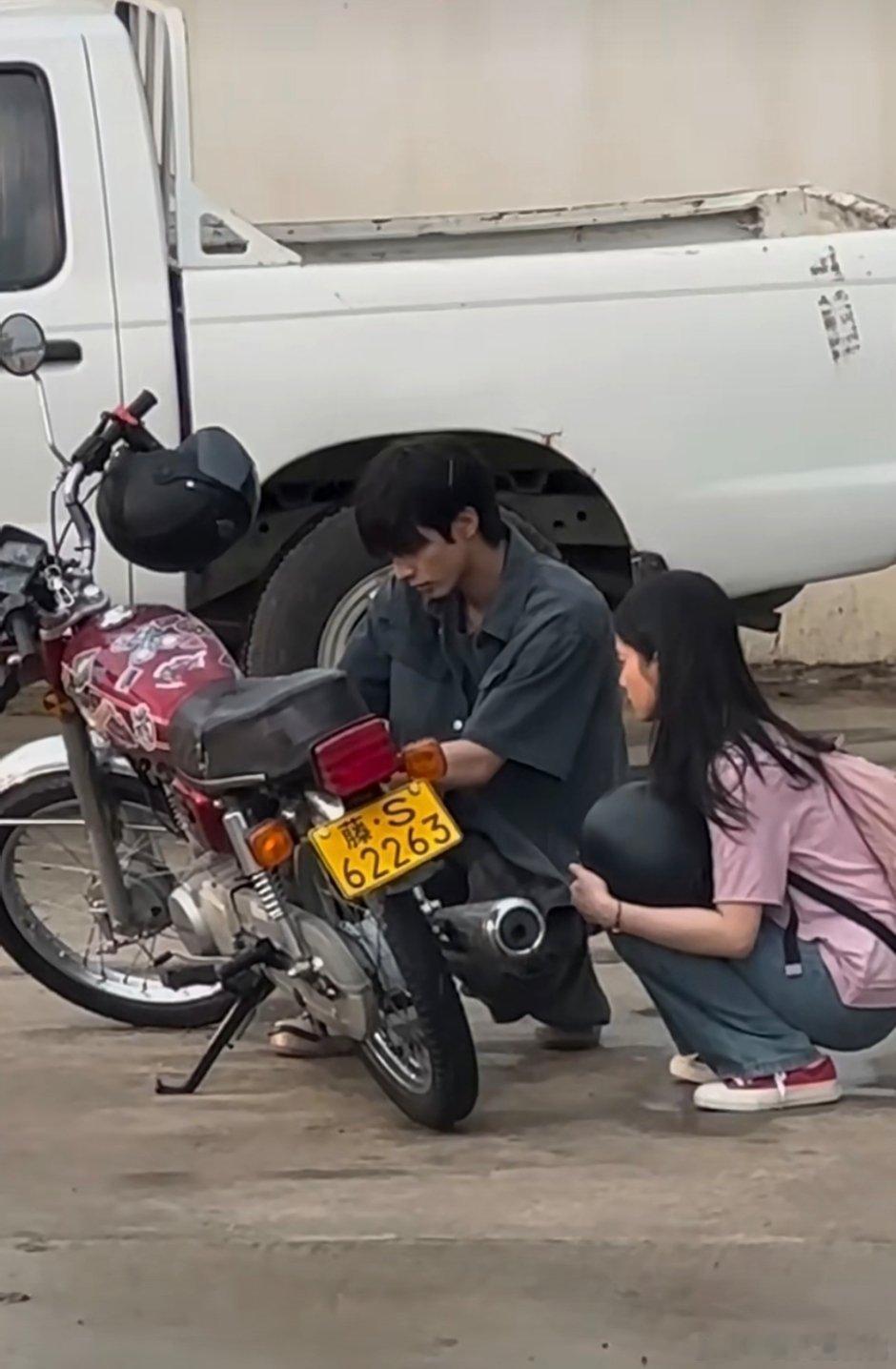 野狗骨头路透，还挺还原的这摩托车​​​