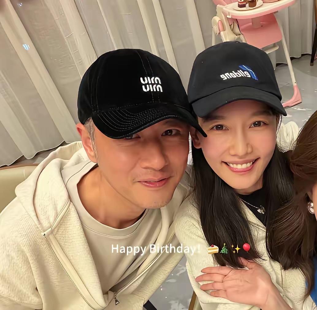 没想到，他俩是夫妻！孙骁骁什么时候嫁给任重了？还生了可爱的女儿。印象里孙骁骁