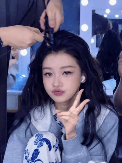 孙怡课前课后的live孙怡课前课后状态课前孙怡：走路带风气场两米。课后孙怡：走