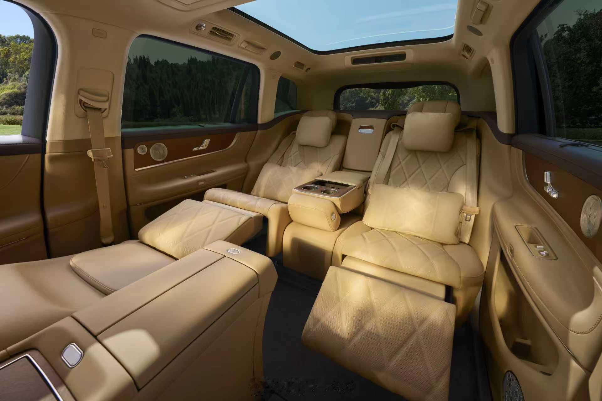 问界每卖5台车2台是用户推荐家人们谁懂啊，直播中余承东与张兴海频频提及“6”，明