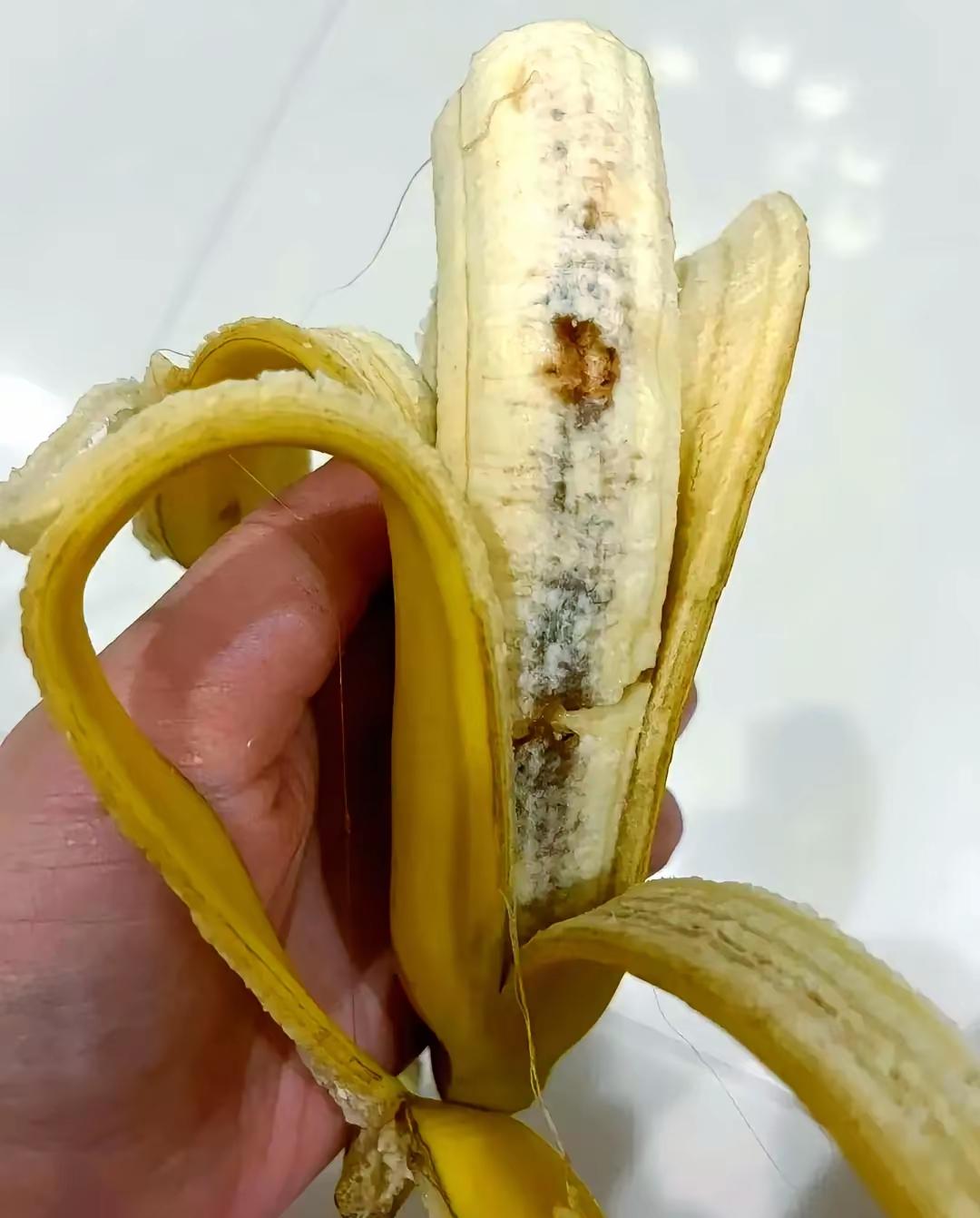 前两天女儿的男朋友第一次上门，带了一个果篮送给我们，看起来是高端大气上档次，当时