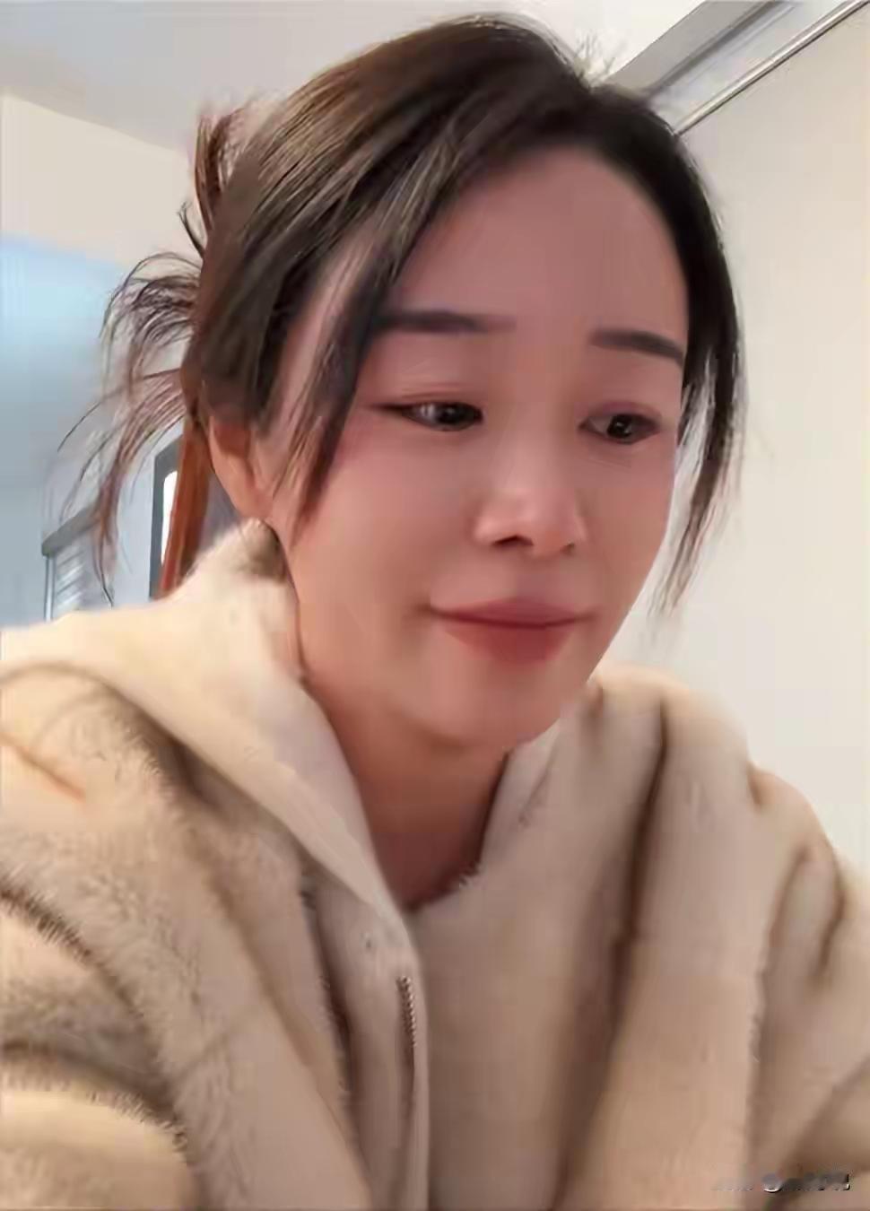 11月17日晚9点15分，苏州一电商老板发一箱大闸蟹到广州。次日中午，顾客萱女士