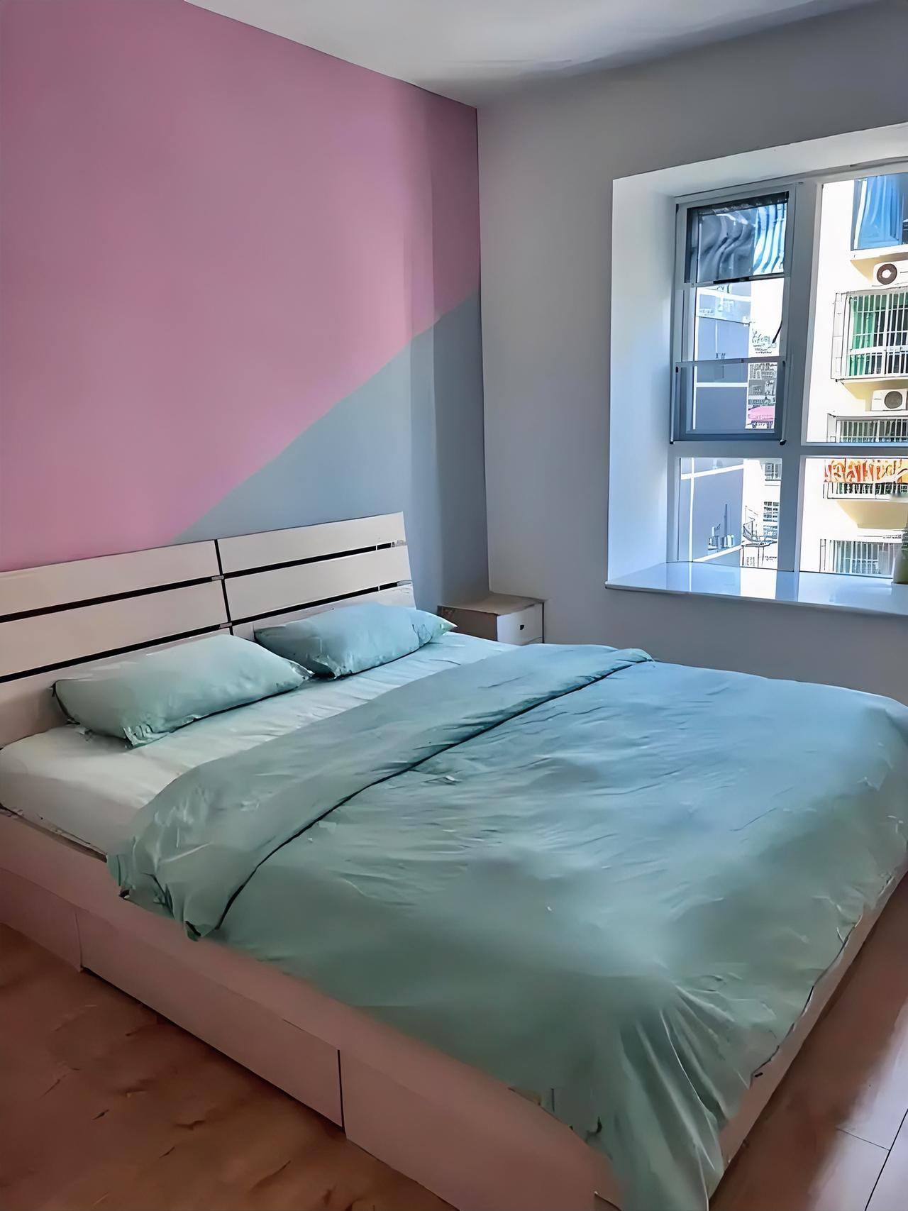 租了五年的房客突然要搬走，说公司裁员，听得我心里一酸。去验房的时候，屋里干净