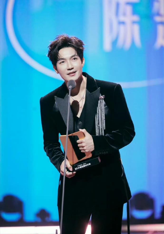 陈楚生凭实力征服主流！网传入选17年高认可度的《中国新闻周刊》年度影响力人物，成