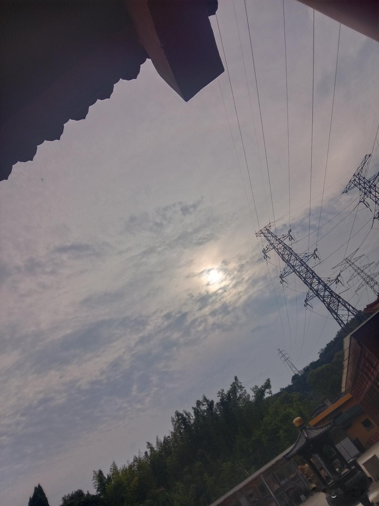 要是这场官司真的能够立案，这名幼童也根本不需要出庭，因为我们有《未成年人保护法》