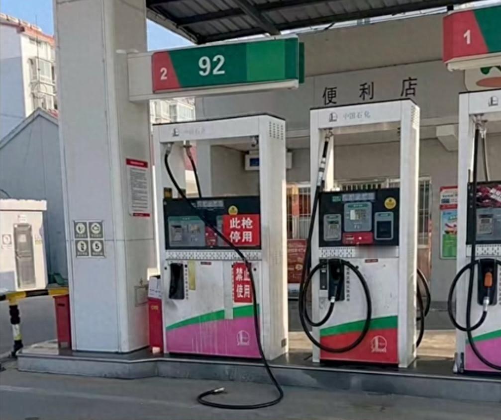 南通司机拉断油枪没赔钱！这事藏着咱中国人的实在，看完暖到了家人们谁懂啊！江