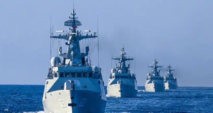 解放军的围岛军演，把国民党逼回了原形！面对高悬头顶的达摩克利斯之剑，蓝营急得翻出